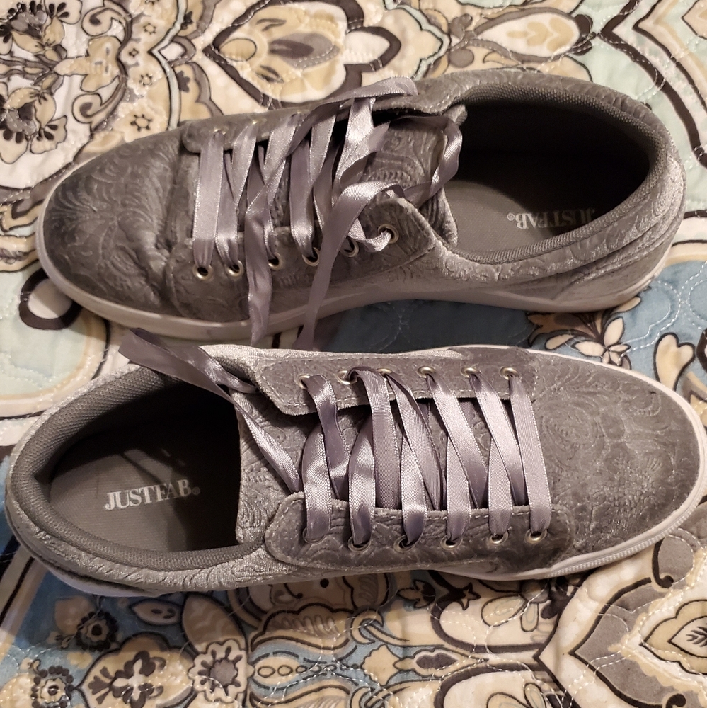 Velvet sneaker